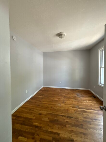 1R - 641 15th Ave