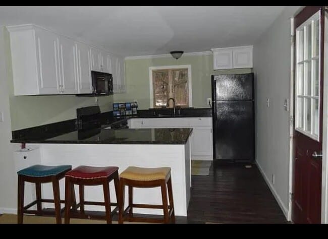Building Photo - 3 Pine Crest Dr
