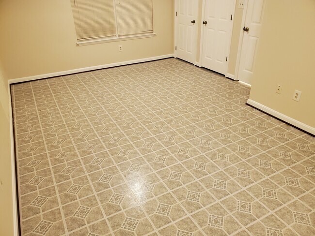 Building Photo - 39612 Walnut Cir