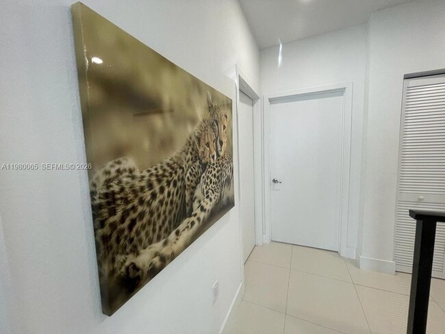 Building Photo - 302 NW 11th Ct