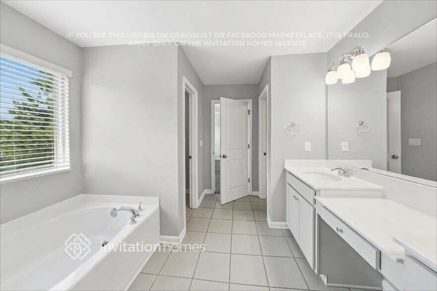 Building Photo - 555 S Fortune Way