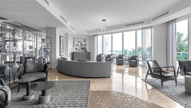 Building Photo - 17375 Collins Ave