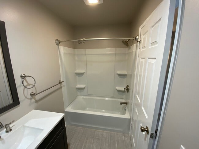 Full Bath Shower - 836 Valley Rd