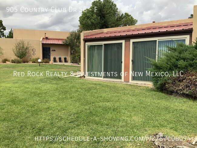 Building Photo - 905 Country Club Dr SE