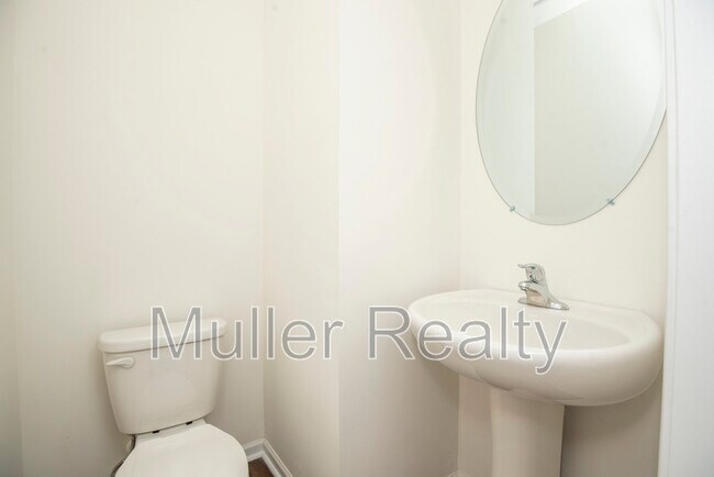 Building Photo - 173 Ash Ave