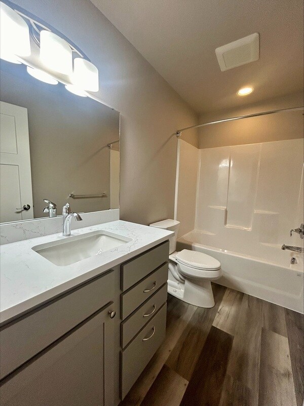 Building Photo - 610 Mead Ave