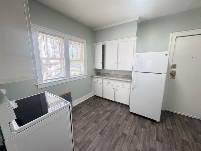 Building Photo - Lower remodeled 2 bedroom duplex
