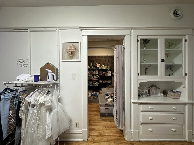 Building Photo - 3422 N Lincoln Ave