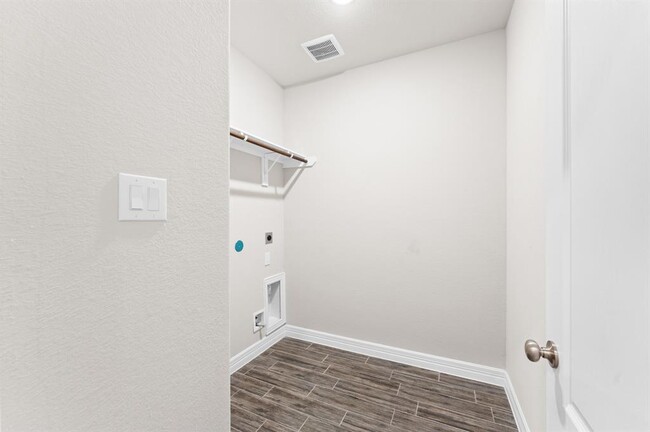 Building Photo - 415 Northern Pike Dr