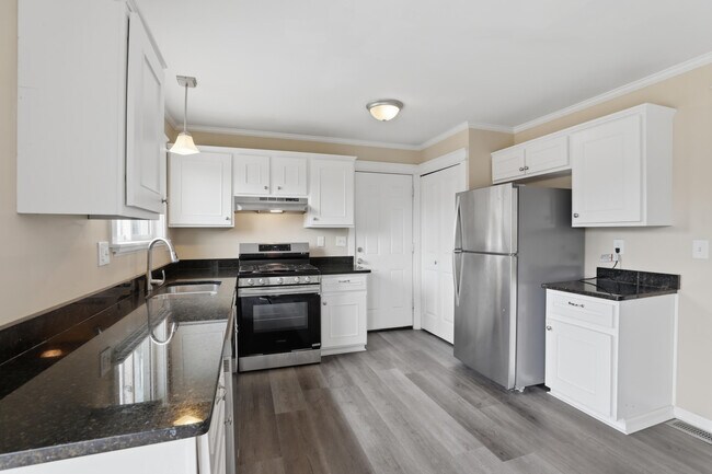 Building Photo - 41427 Larimore Ln