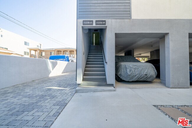 Building Photo - 11318 Miranda St