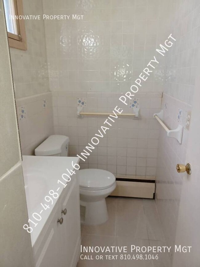 Building Photo - 5181 1/2 N. Elms-#1