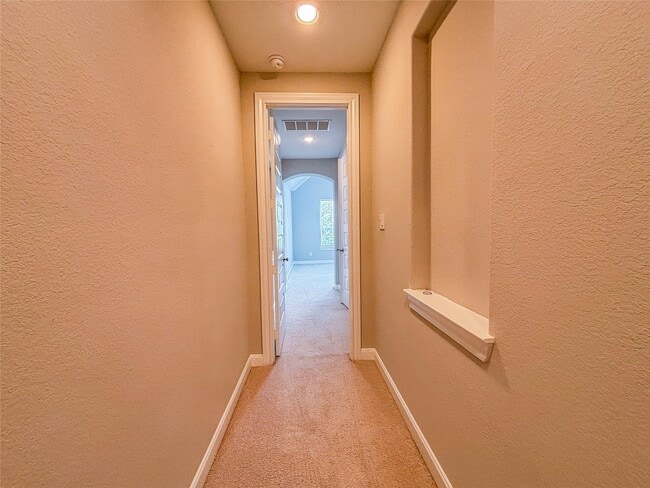 Building Photo - 25639 Kearsley Dr