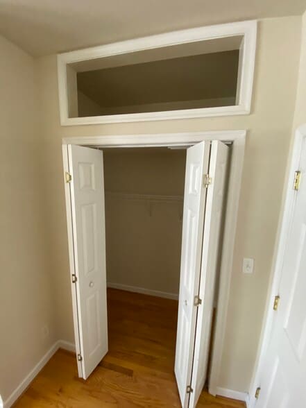 Building Photo - 1261 W Cary St