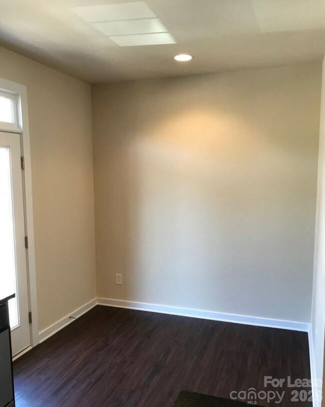 Building Photo - 1923 Winpole Ln