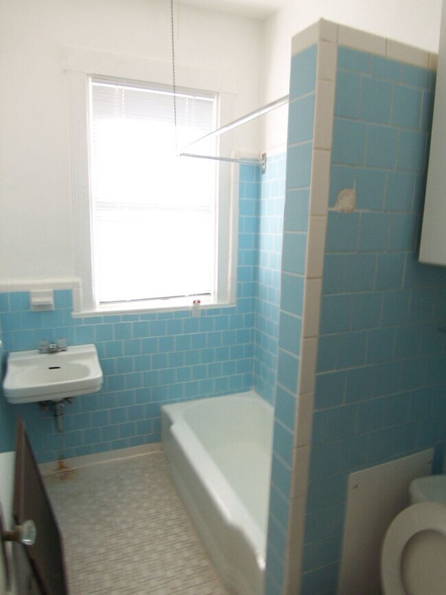 Building Photo - Centrally Located 1BR/1BA in Dupont Circle...