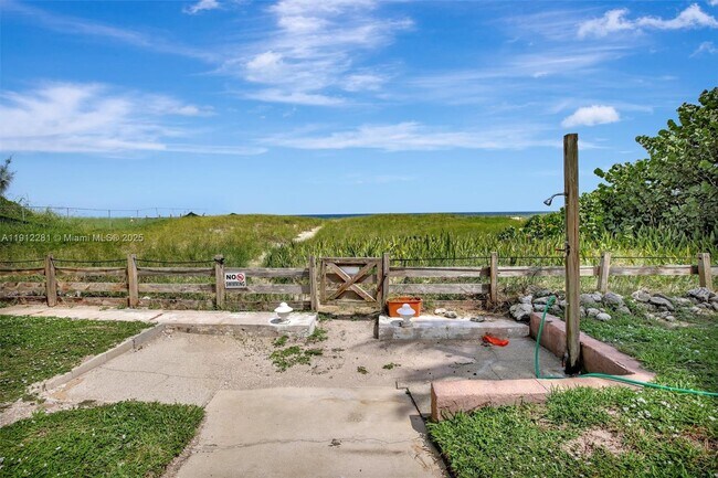 Building Photo - 820 N Ocean Blvd