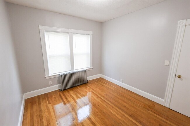 Building Photo - 129 Draper St
