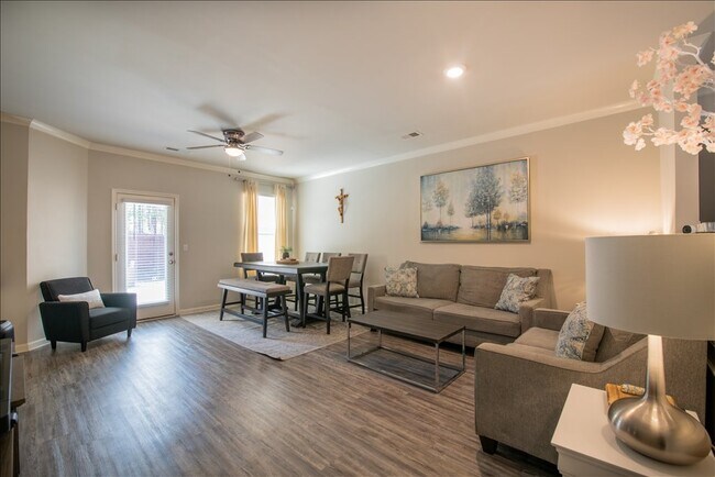 Building Photo - 2514 Piering Dr