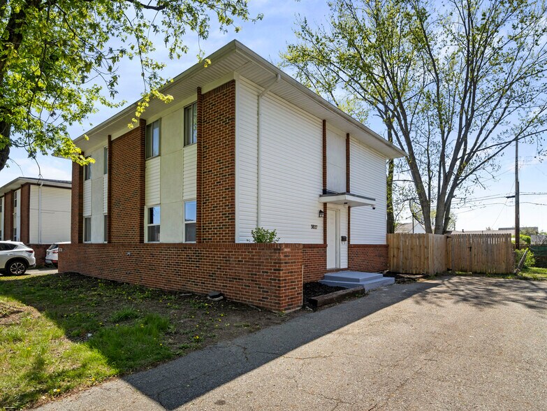 Building Photo - 3027-3029 Rotunda Ct S