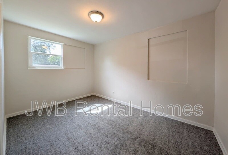 Building Photo - 3702 Colebrooke Dr