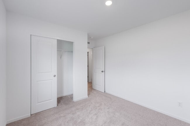 Building Photo - BRAND NEW FOUR BEDROOM IN WEST LONGVIEW
