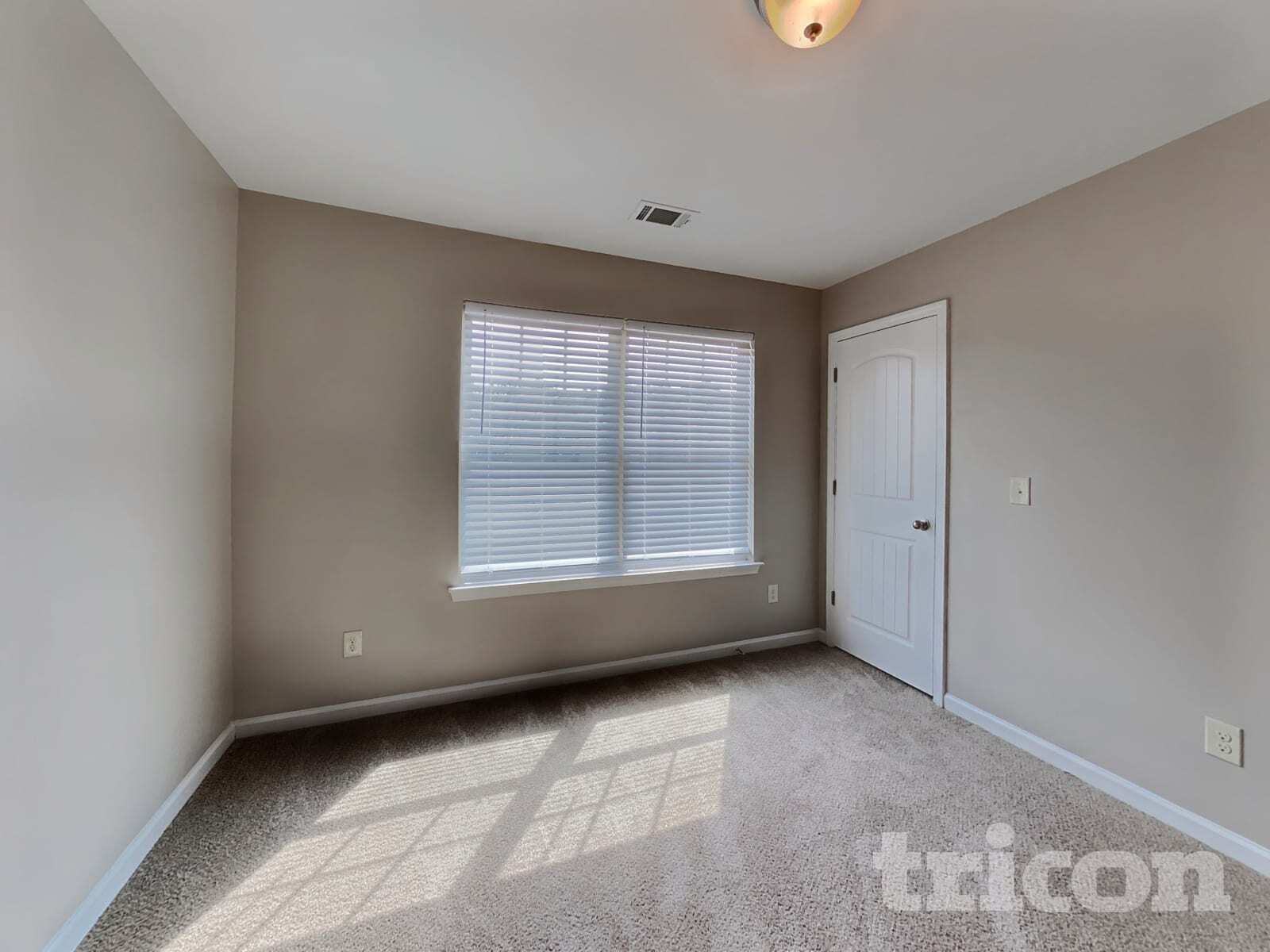 Building Photo - 1006 Grenier Terrace NE