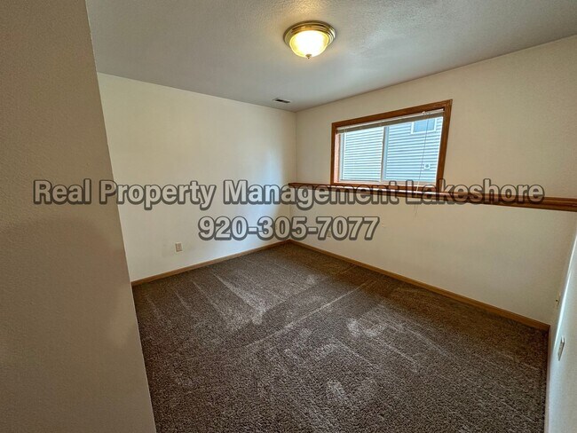 Building Photo - Spacious 5-Bedroom, 2-Bathroom House for Rent