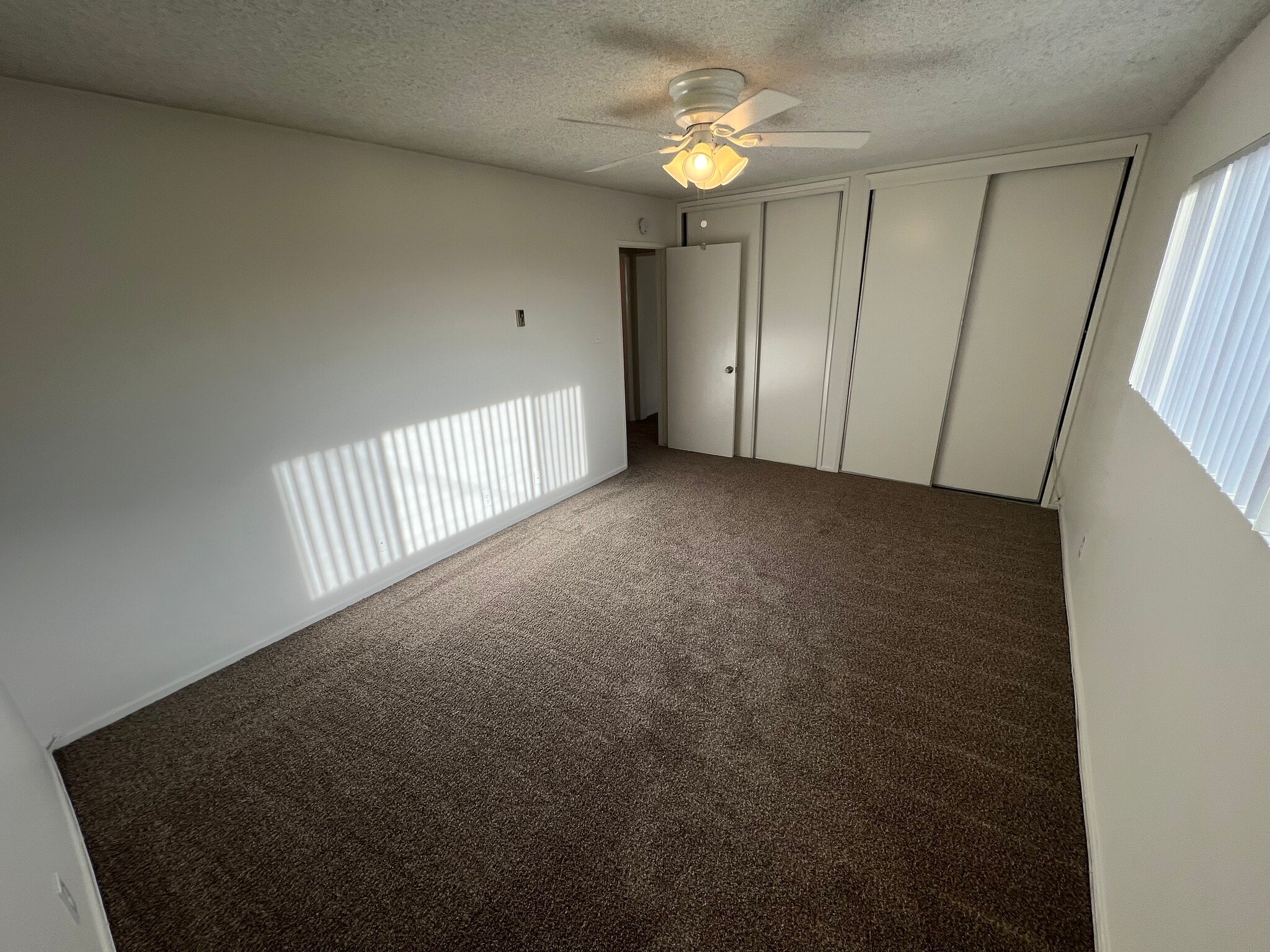 Master bedroom - 2650 E 19th St