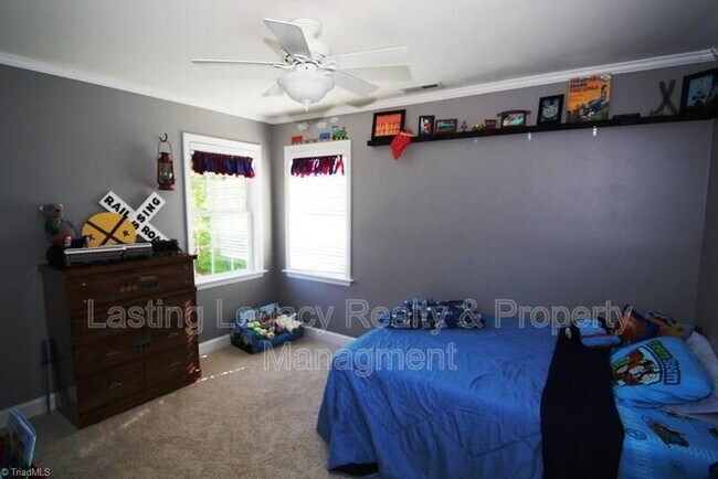 Building Photo - 950 Wellesley Pl Dr