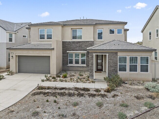 Building Photo - "Spacious Santa Clarita Sanctuary: 4-Bedro...