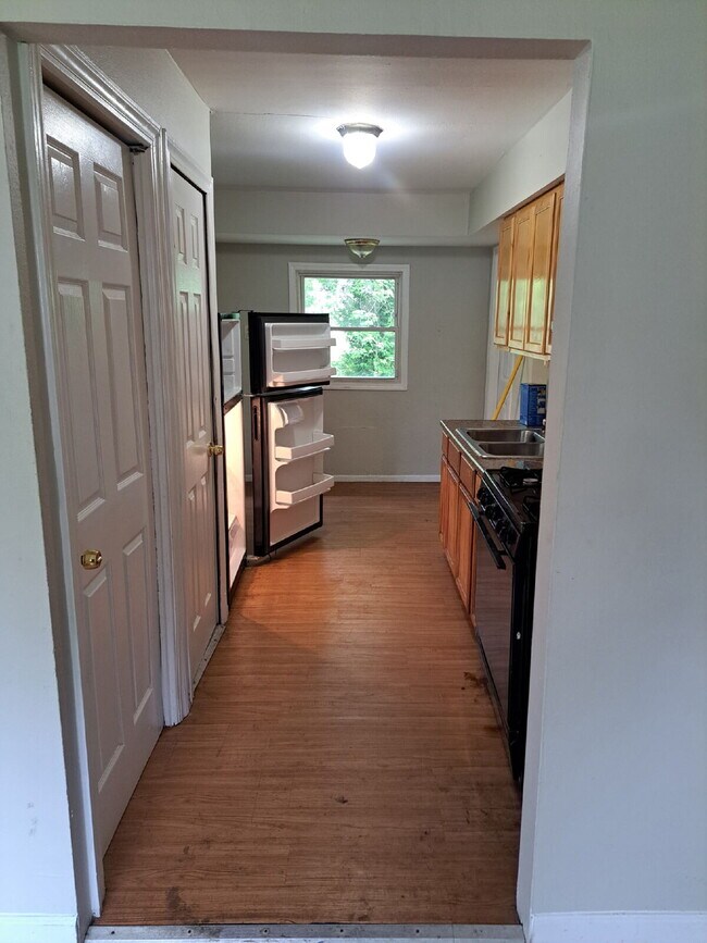 Building Photo - "3-Bedroom Home in Saint Louis with 922 Sq...