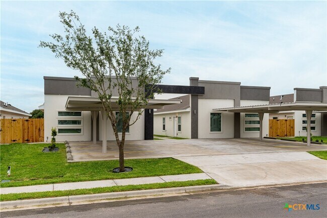Building Photo - 1707 Angelina Dr