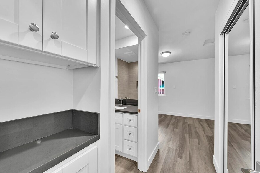 Building Photo - 1240 W 29th St