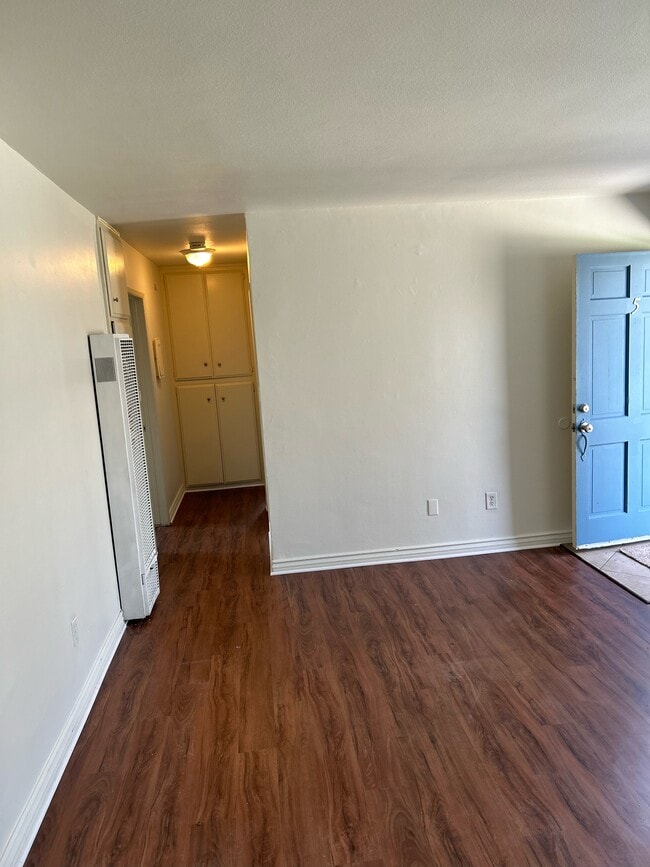 Entry and hallway - 5941 Kingman Ave