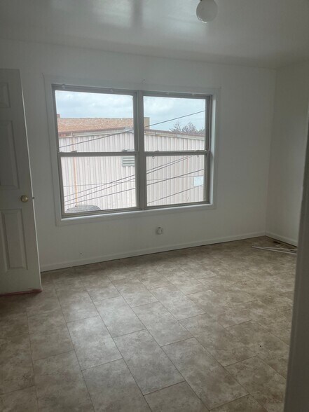 Building Photo - 2312 N Nagle Ave