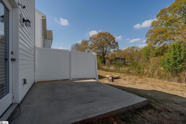 Building Photo - 14 Loebner Ln