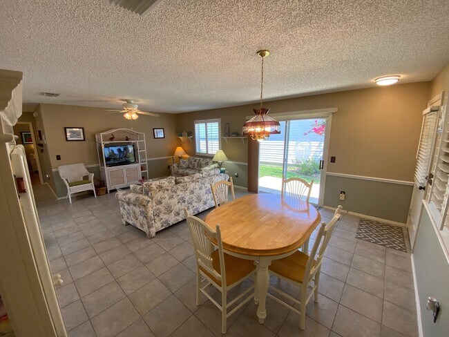 Building Photo - Great Location Turnkey Villa In The Villag...