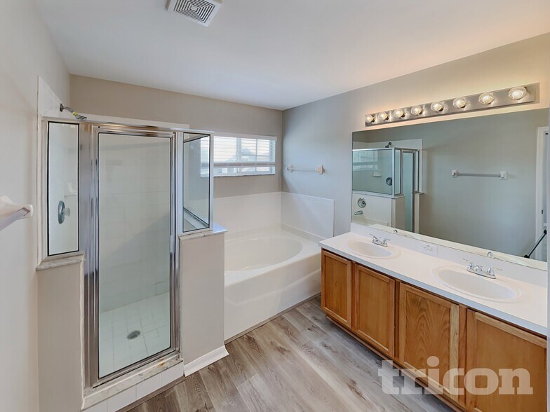 Building Photo - 12603 Longcrest Dr