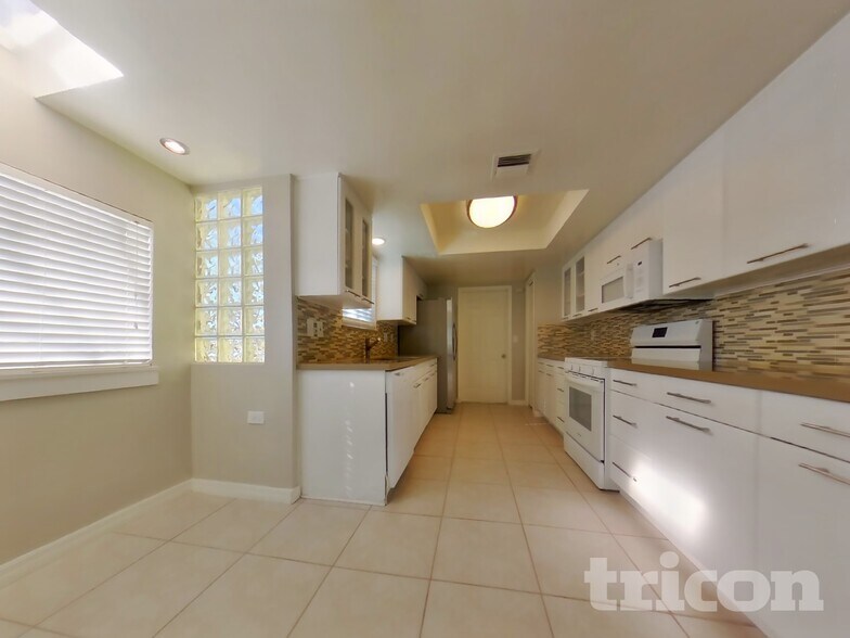 Building Photo - 3223 Lake Twylo Rd