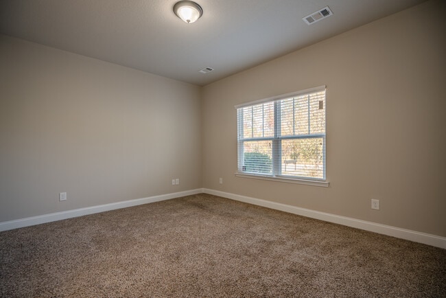 Building Photo - 600 Trellis Square