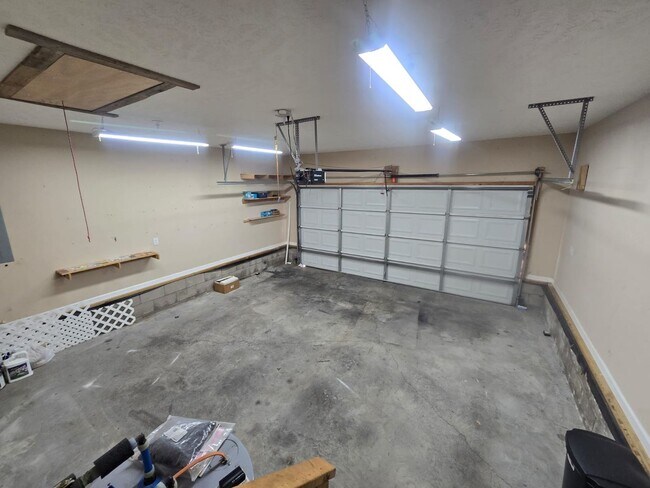 Building Photo - 1377 Mutual Dr