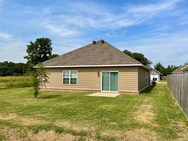 Building Photo - For Rent - 4 Bedroom, 2 Bath, Valley View!