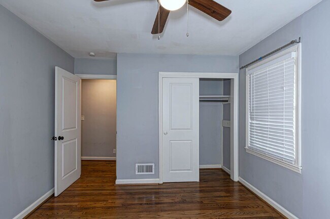 Building Photo - Available Now!| 3BR/2BA Midtown Brick Ranch | Lawn Care, Pest Control & W/D Included | Clubview /...
