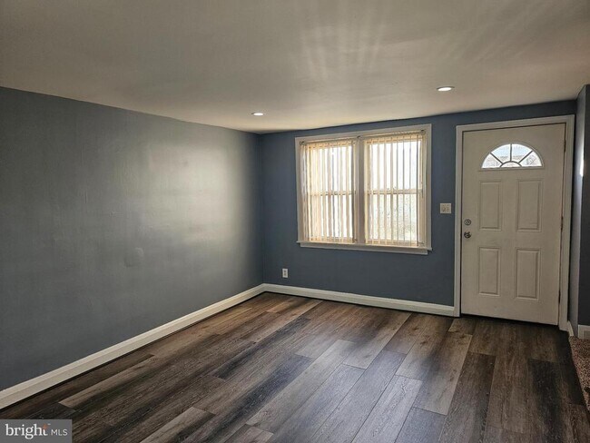 Building Photo - 3238 Westmont Ave