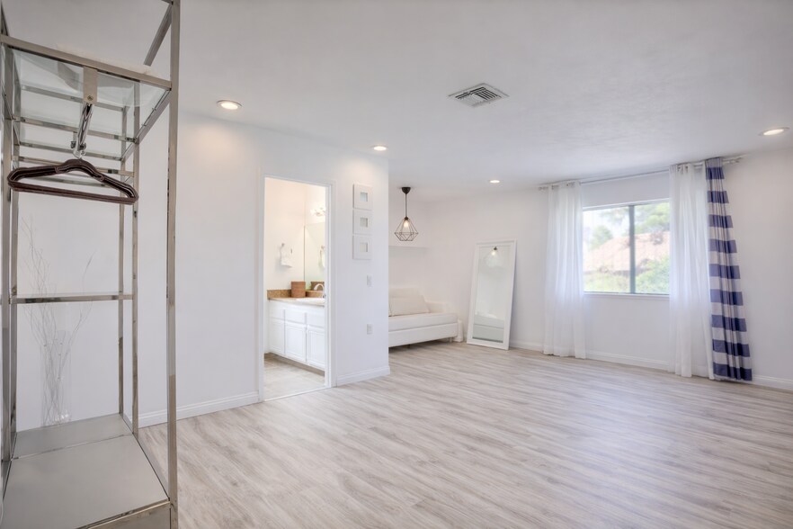 Building Photo - 1966 Rockledge Dr