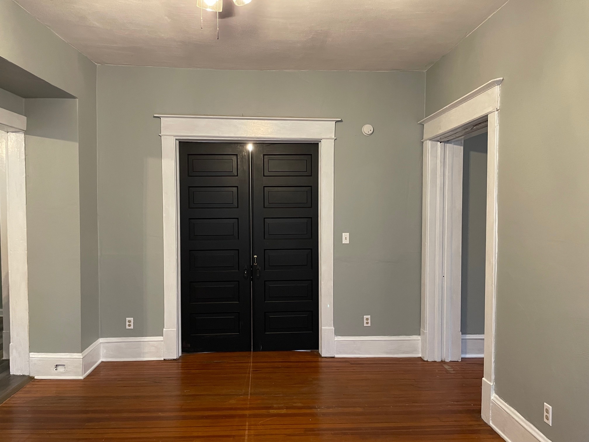 Building Photo - 422 Woods Ave SW