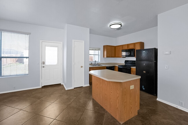 Building Photo - 6011 Midcrown Dr E