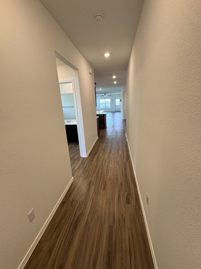 Building Photo - 237 Escondido Cir