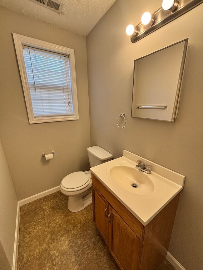 Building Photo - Cozy 3bd/2bth Cottage in Alcoa!